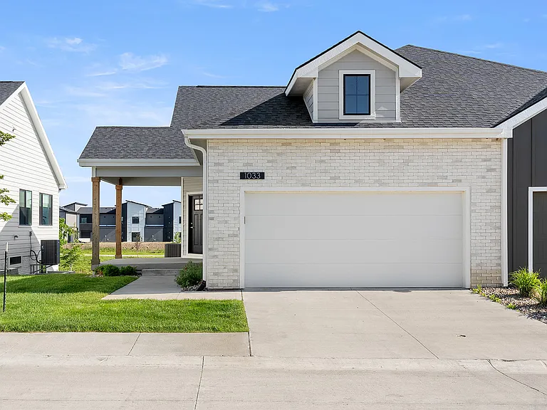 1016 NW Bethel Ln — Photo 3