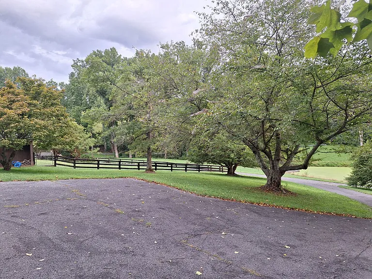 Knoll Run Ln — Photo 18