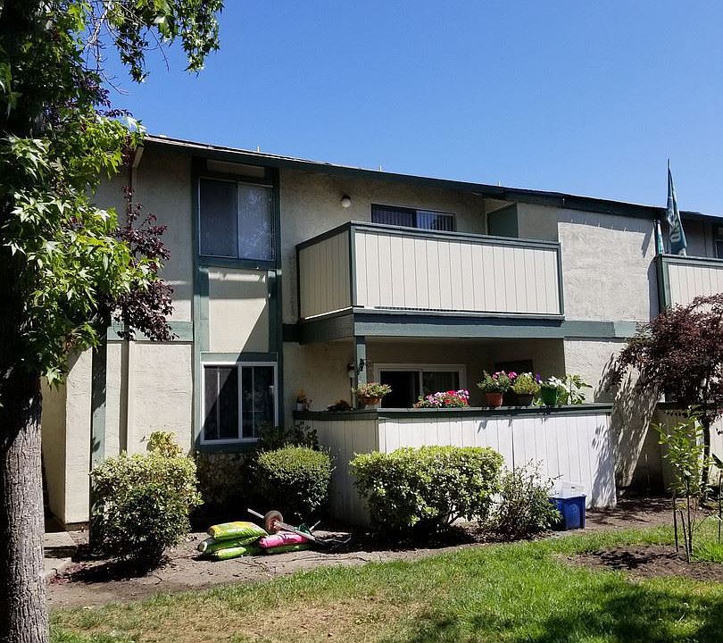 1st image of 725 Auburn Pl APT 210