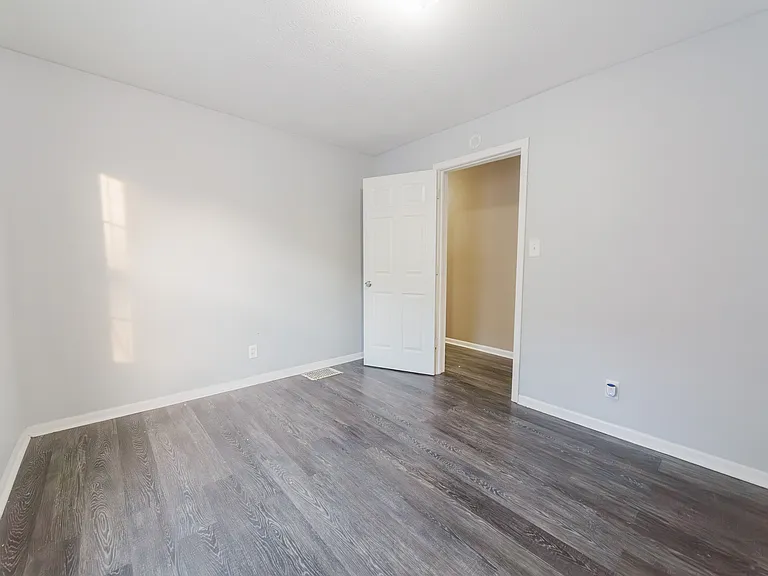 1103 N Keystone Ave — Photo 20