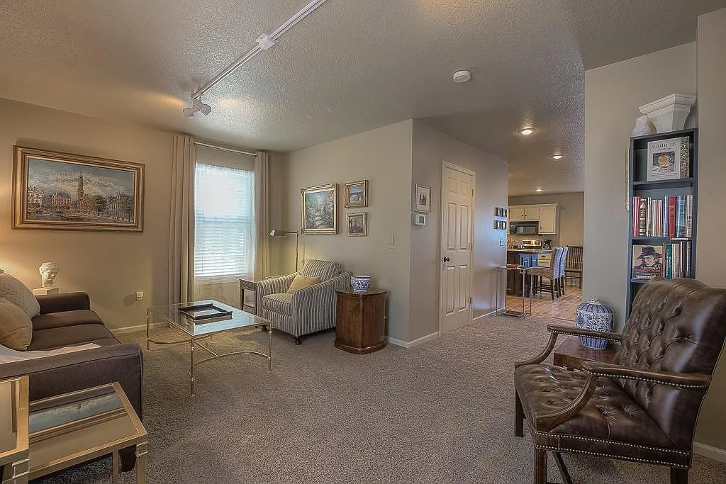 2 bed, 1.5 bath, 1217 sqft, $1,980 — Photo 3