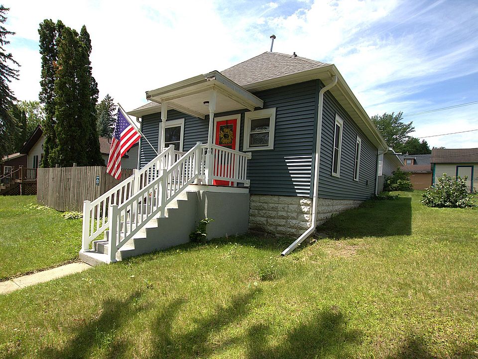 1st image of 425 8th St NE