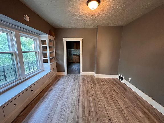 4th image of 11823 Parkview Ave #1