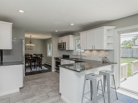 4th image of 43 Arcadia Dr