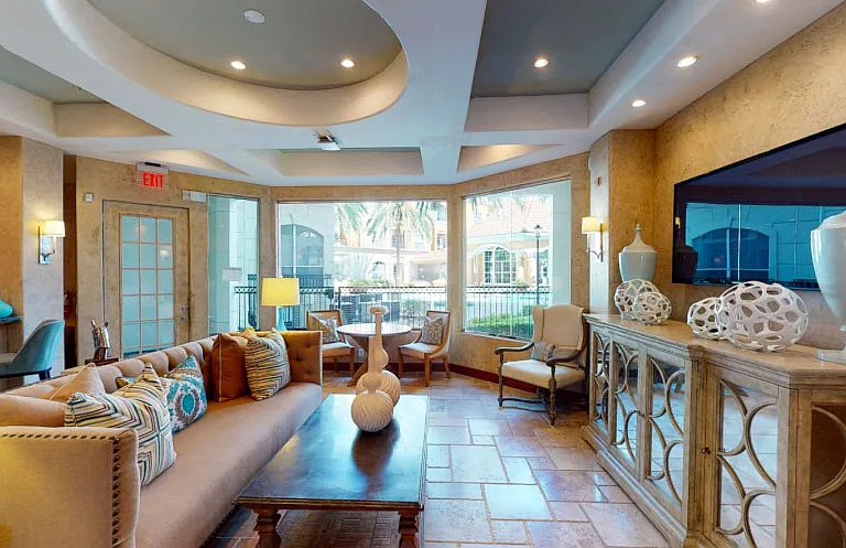 Tuscany Court Apartments — Photo 15