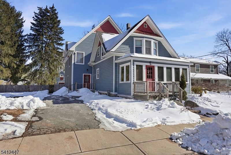 1st image of 407 Reading St