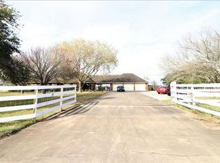 9102 N Humble Camp Rd, Dickinson, TX 77539