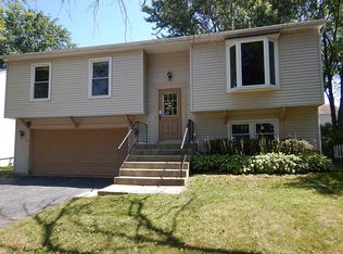 945 Lexington Ave, Saint Charles, IL