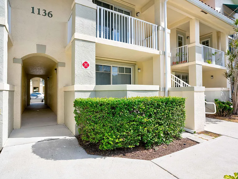 1136 Town Center Dr #11 — Photo 8
