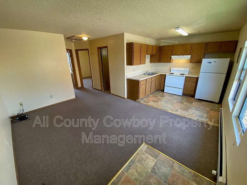 2 bed, 1.0 bath, 600 sqft, $900 — Photo 2