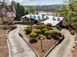 220 Southpoint Dr, Williamsburg, VA 23185