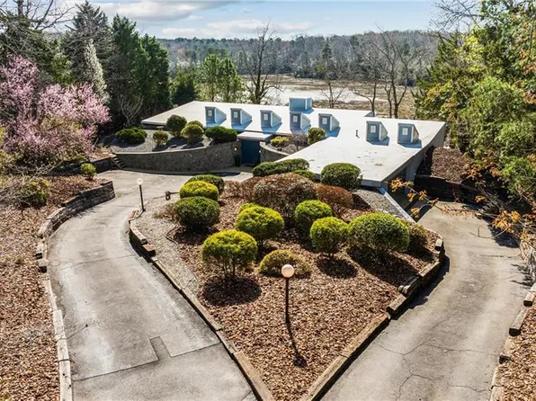 220 Southpoint Dr, Williamsburg, VA 23185