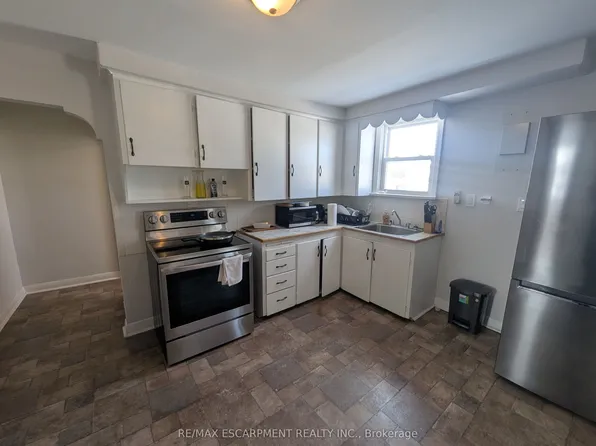 63 Pelham Rd #2, Saint Catharines, ON L2S 1R6