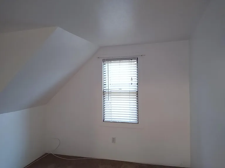 523 Beryl St — Photo 16
