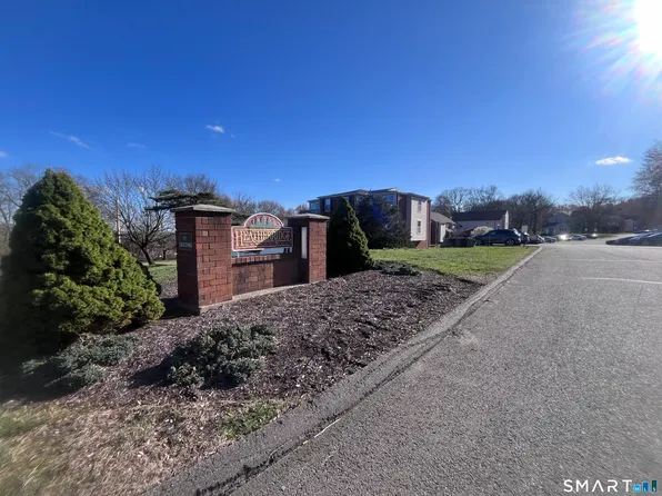 52 Heather Rdg #52, Shelton, CT 06484