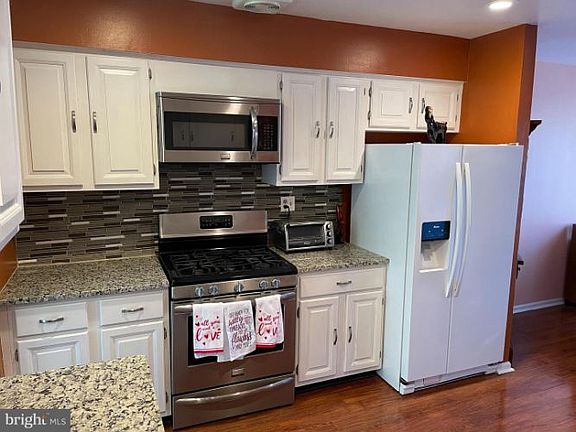 3rd image of 653 Alder Ct