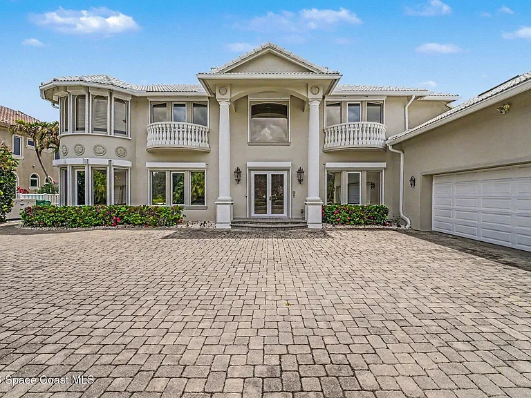 120 Lansing Island Dr — Photo 1