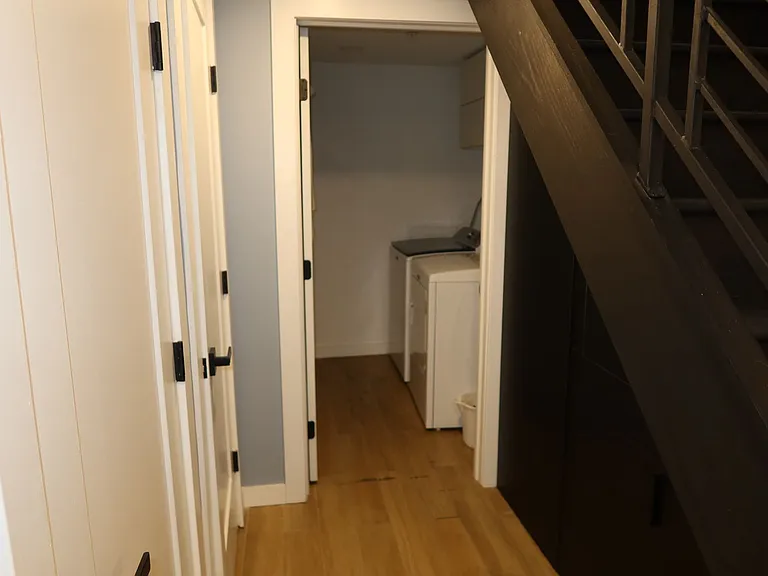 166 W Laurel St — Photo 23