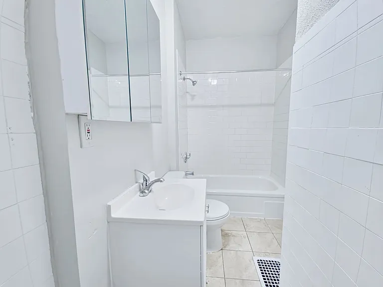 4321 Storer Ave — Photo 12