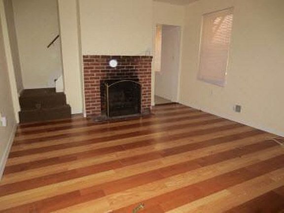 4th image of 403 W 6th St