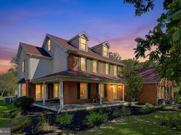 951 Porters Rd, Spring Grove, PA 17362