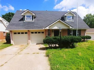 221 Randall Dr, Midwest City, OK 73110