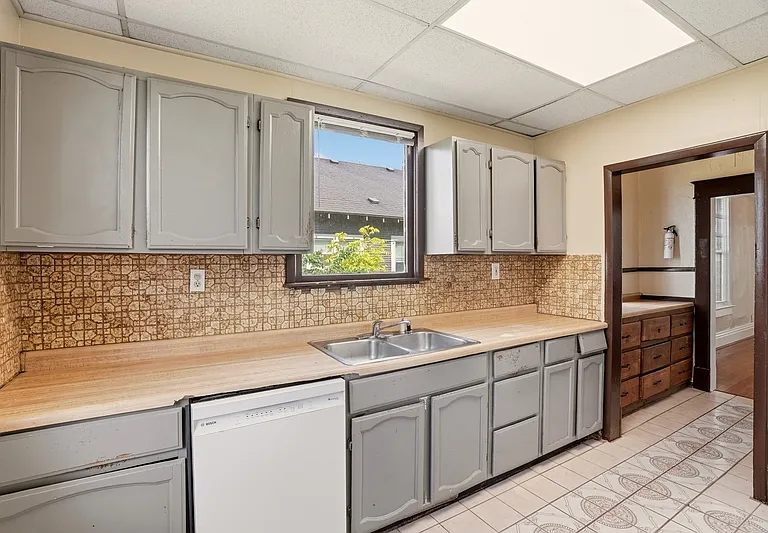 1011 E Augusta Ave — Photo 12