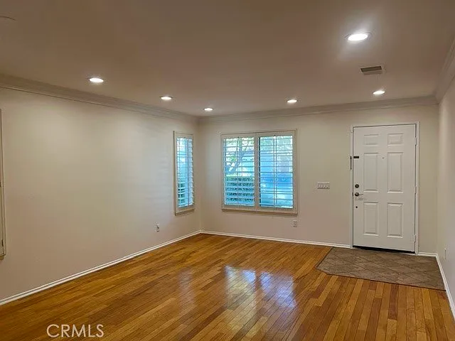 28 Granada — Photo 3