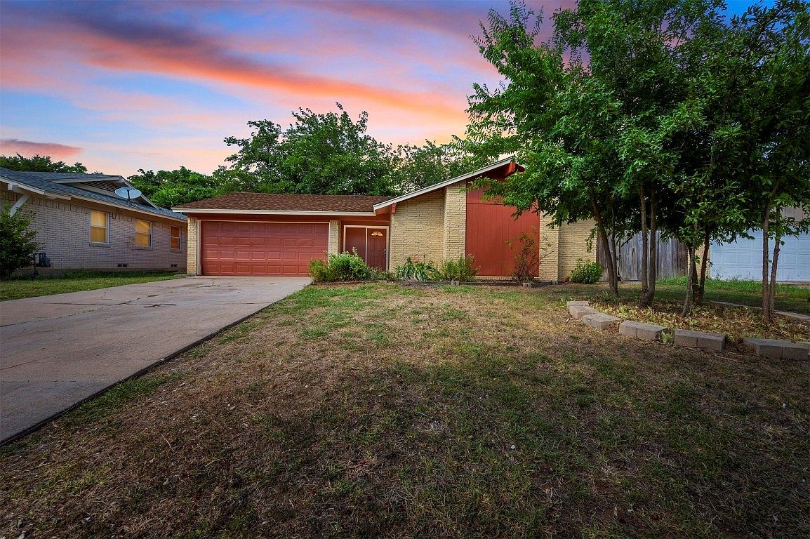 334 Blueberry Ln, Grand Prairie, TX 75052 MLS 20375053 Zillow