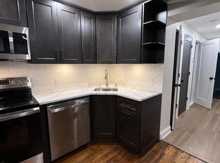 814 S 9th St #B, Philadelphia, PA 19147