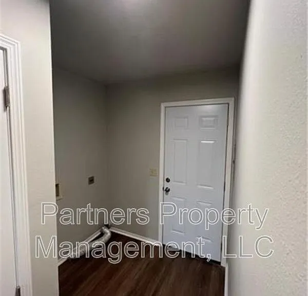 5702 Sara St #A — Photo 7