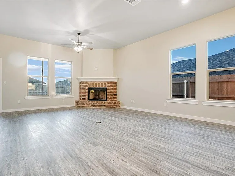 3414 Bryan Ave — Photo 3