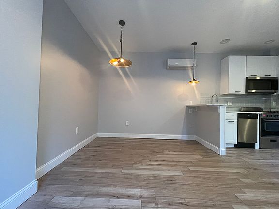 3rd image of 45 Clifton Pl #14E
