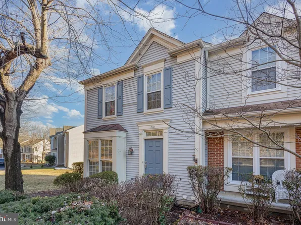 210 Batley Ct, Fredericksburg, VA 22406