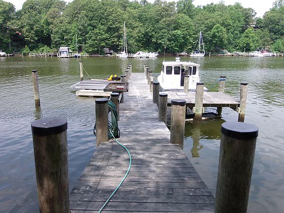 5th image of 219 Calvert Dr