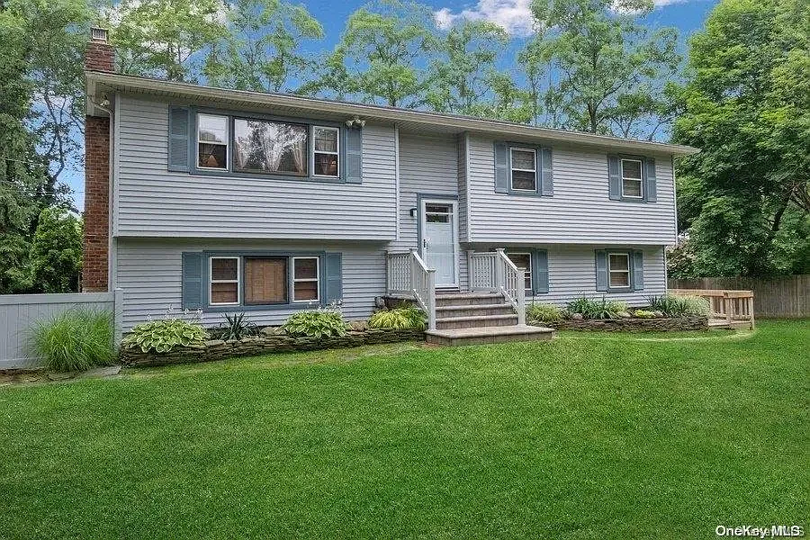 136 Woodhull Rd #B