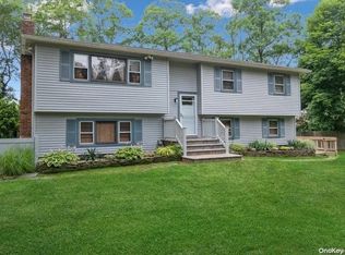 136 Woodhull Rd #B, Huntington, NY 11743
