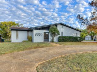 225 NE 21st St, Moore, OK 73160