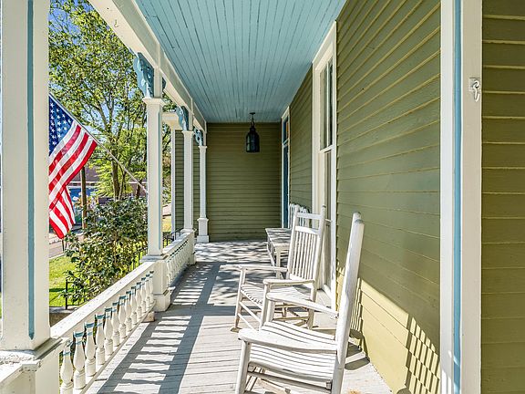 2nd image of 515 Military Rd