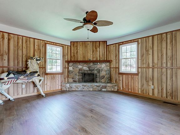 2nd image of 602 Holiday Park Dr