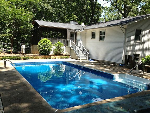 2nd image of 2150 Jay Ln SE
