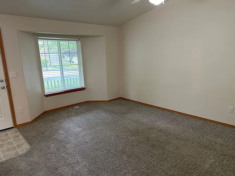 202 Dallas St — Photo 15