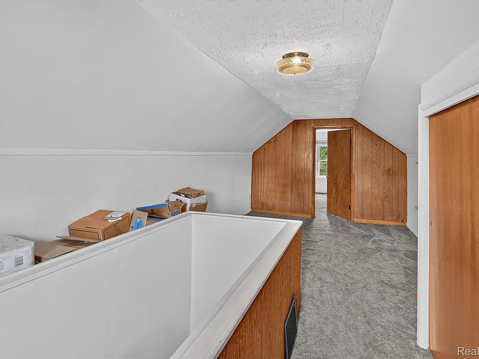 23276 Annapolis St, photo 17