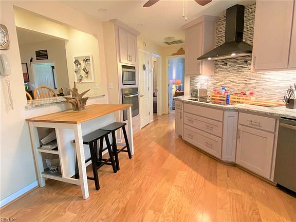 3rd image of 323 Barclay Rd