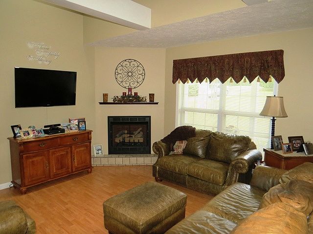1st image of 229 Scottdale Dr