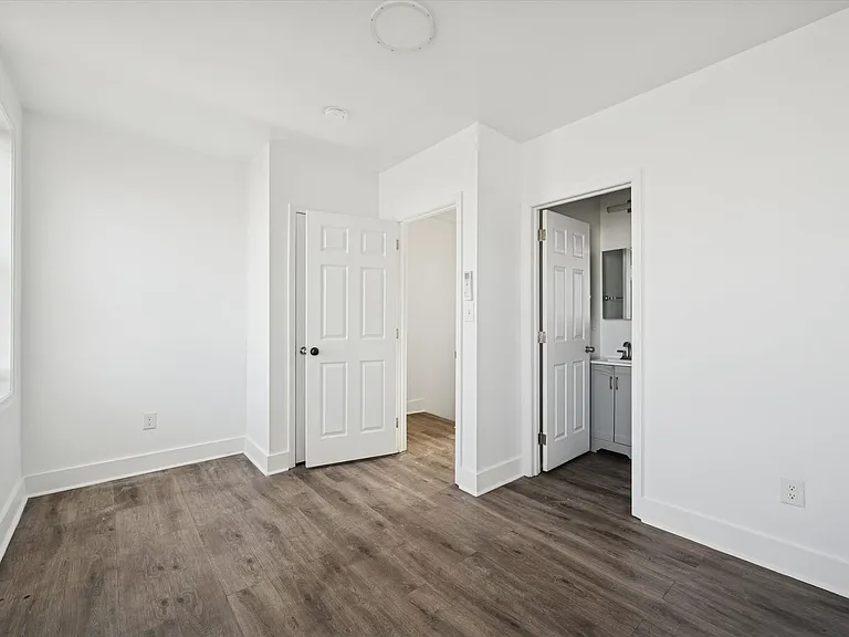 6143 Glenmore Ave — Photo 6