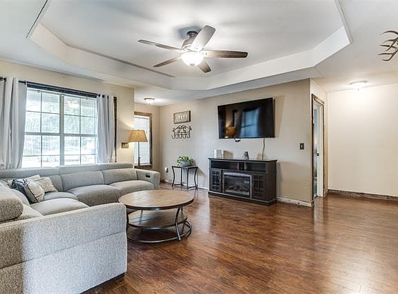 5th image of 304 Peachtree Ln