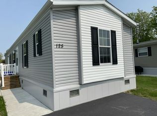 125 Elmhurst Dr, Lockport, NY 14094