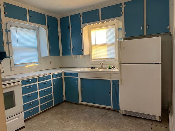 5th image of 414 W 10th