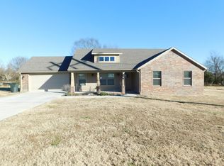 3302 N Hughmount Rd, Fayetteville, AR 72704